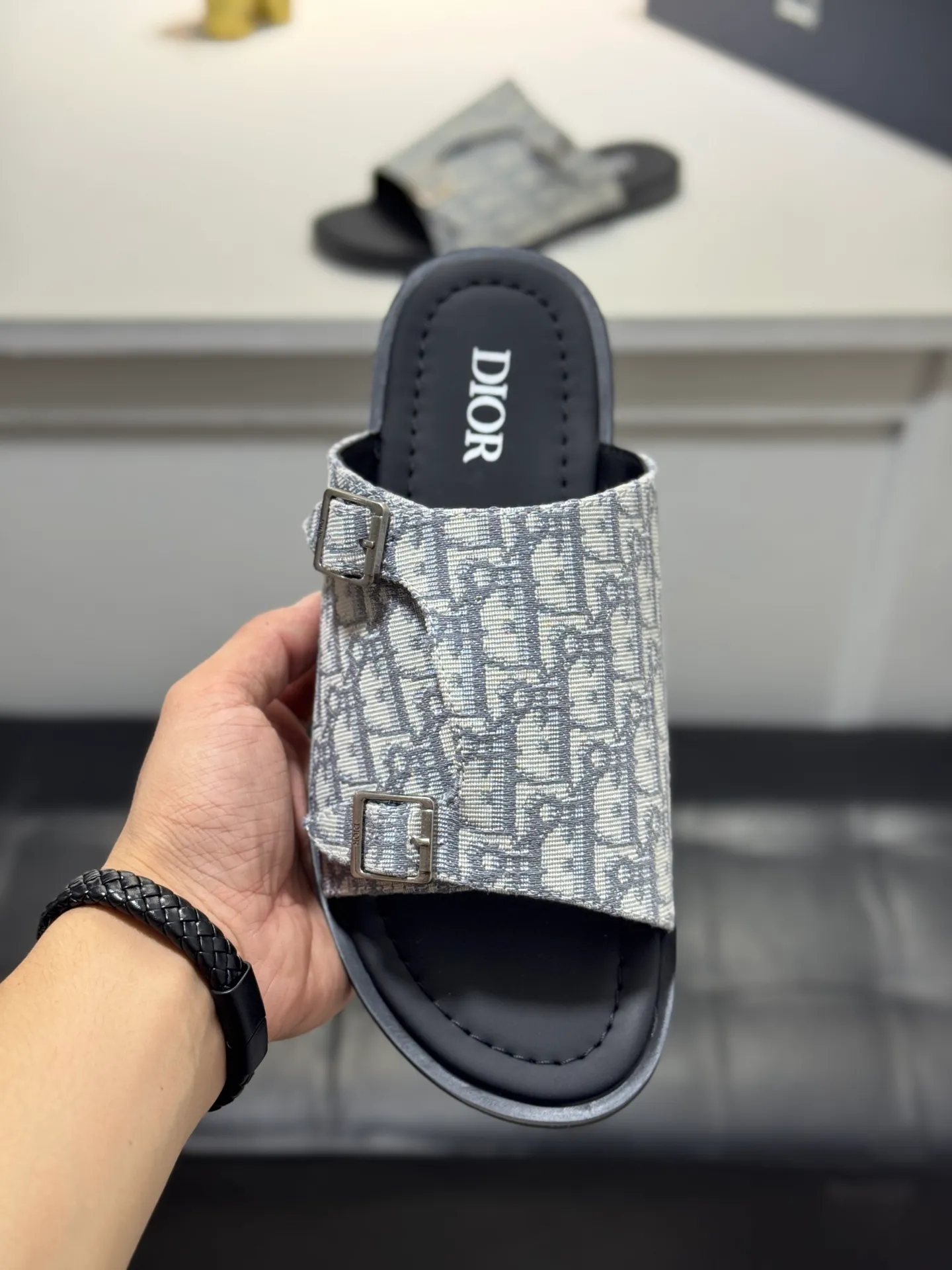 Men's men's shoes 💰320 [New style] 🦇🦇𝐂𝐡𝐫𝐢𝐬𝐭𝐢𝐚𝐧 𝐃𝐢𝐨𝐫 Dior slippers - the latest hot sandals, classic sandals, original replicas, super durable and versatile, cowhide leather with hardware accessories, very comfortable on the feet Look slim and white. Original molded outsole size: 38-44 (.45. Customized